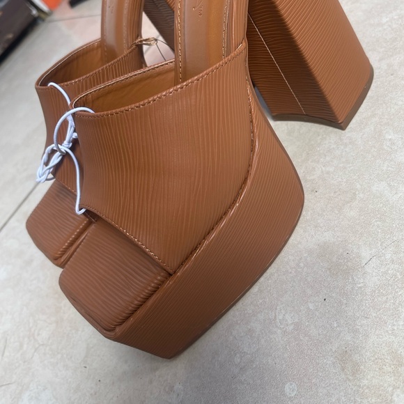 Lilana Heels - Picture 4 of 5